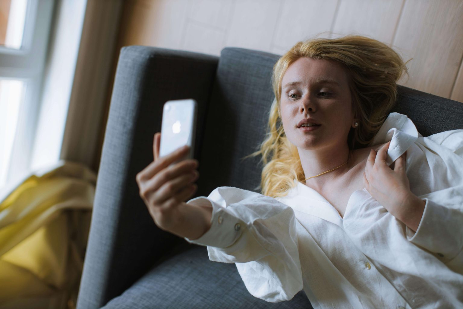 Why and When to Send Nudes: 6 Things to Consider Before Sending Them! - DOWN Dating Blog