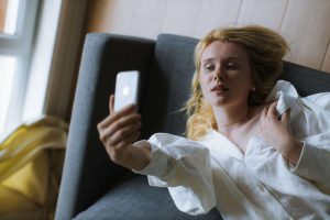 Why and When to Send Nudes: 6 Things to Consider Before Sending Them